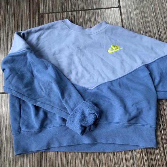 Nike crop top hoodie - Picture 1 of 1
